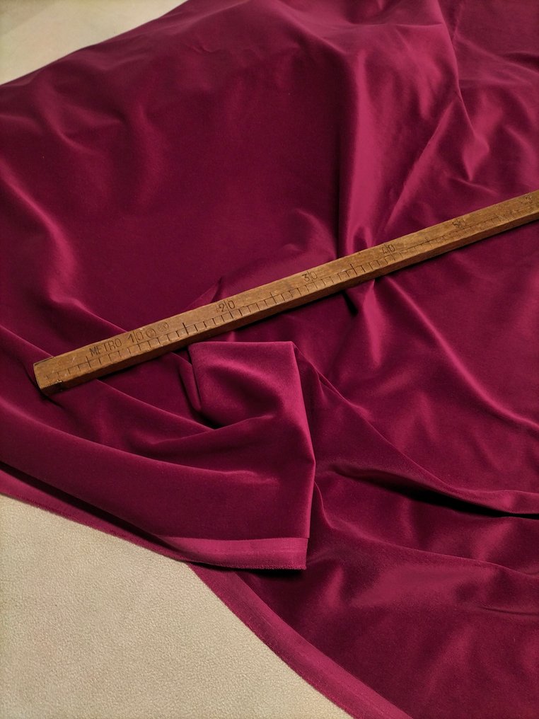 Lucente velluto color borgogna by Enzo degli Angiuoni - Polstringsstoff (2)  - 355 cm - 140 cm - mest makaber og av klasse #4.3