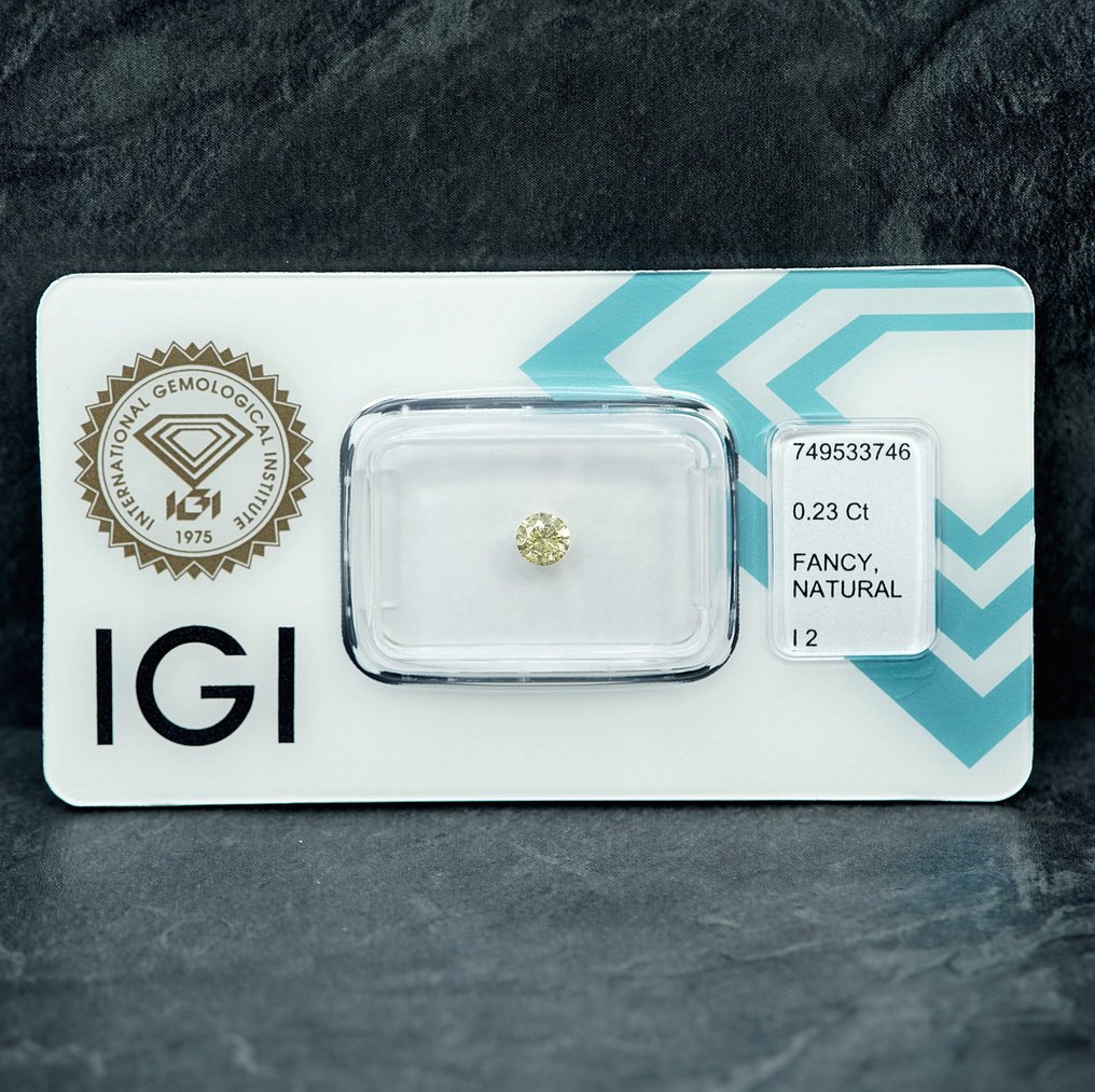 Sem preço de reserva - 1 pcs Diamante  (Colorido natural)  - 0.23 ct - Redondo - Fancy intense Amarelo - I2 - International Gemological Institute (IGI) #1.0
