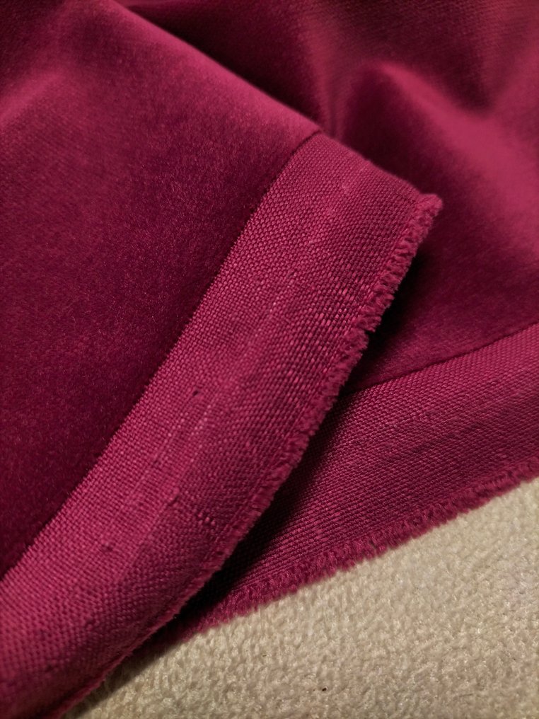 Lucente velluto color borgogna by Enzo degli Angiuoni - Polstringsstoff (2)  - 355 cm - 140 cm - mest makaber og av klasse #3.2