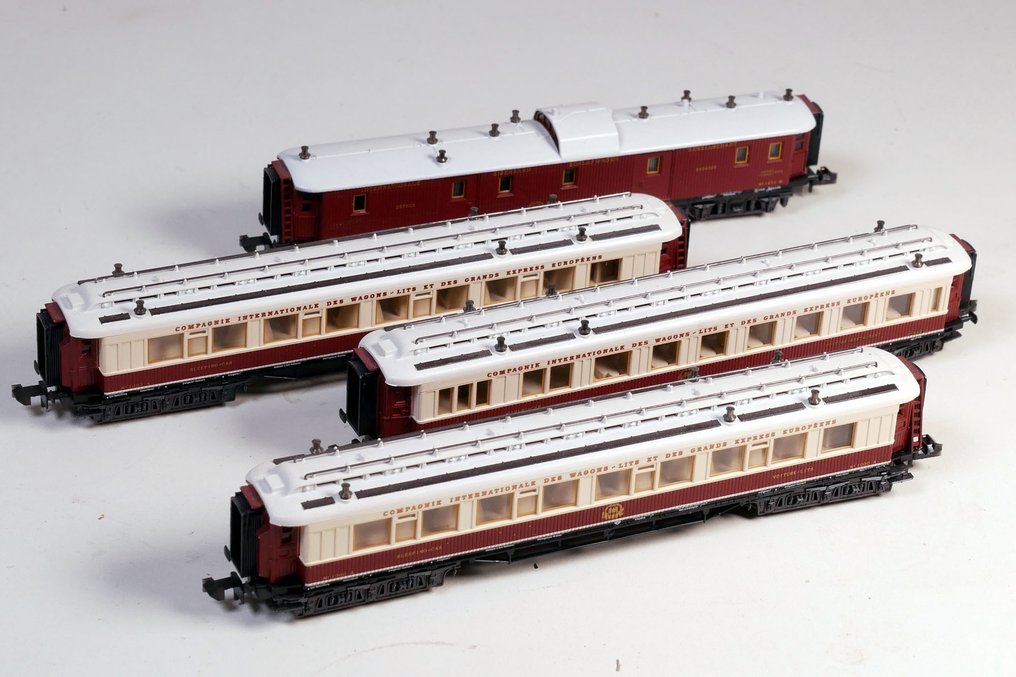 Minitrix, Arnold Rapido, Fleischmann N - Modellbahn-Personenwagen (13) - 13 Wagen - C.I.W.L., DRG #2.1