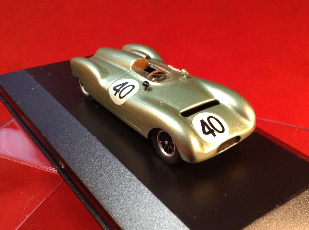 Circuit Series - made in England 1:43 - Modelracerbil - Cooperl Bristol T40 Streamlined British GP 1955 Silverstone #40 Jack Brabham - Professionelt bygget - god kvalitet - meget sjældent i dag. #1.0