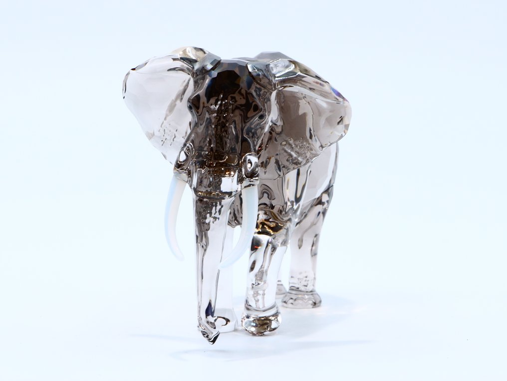 Figure - Swarovski Crystal - SCS - Jaarlijkse Editie 2022 - Olifant Grootmoeder Fayola (Boxed + certificate) - Crystal #2.1