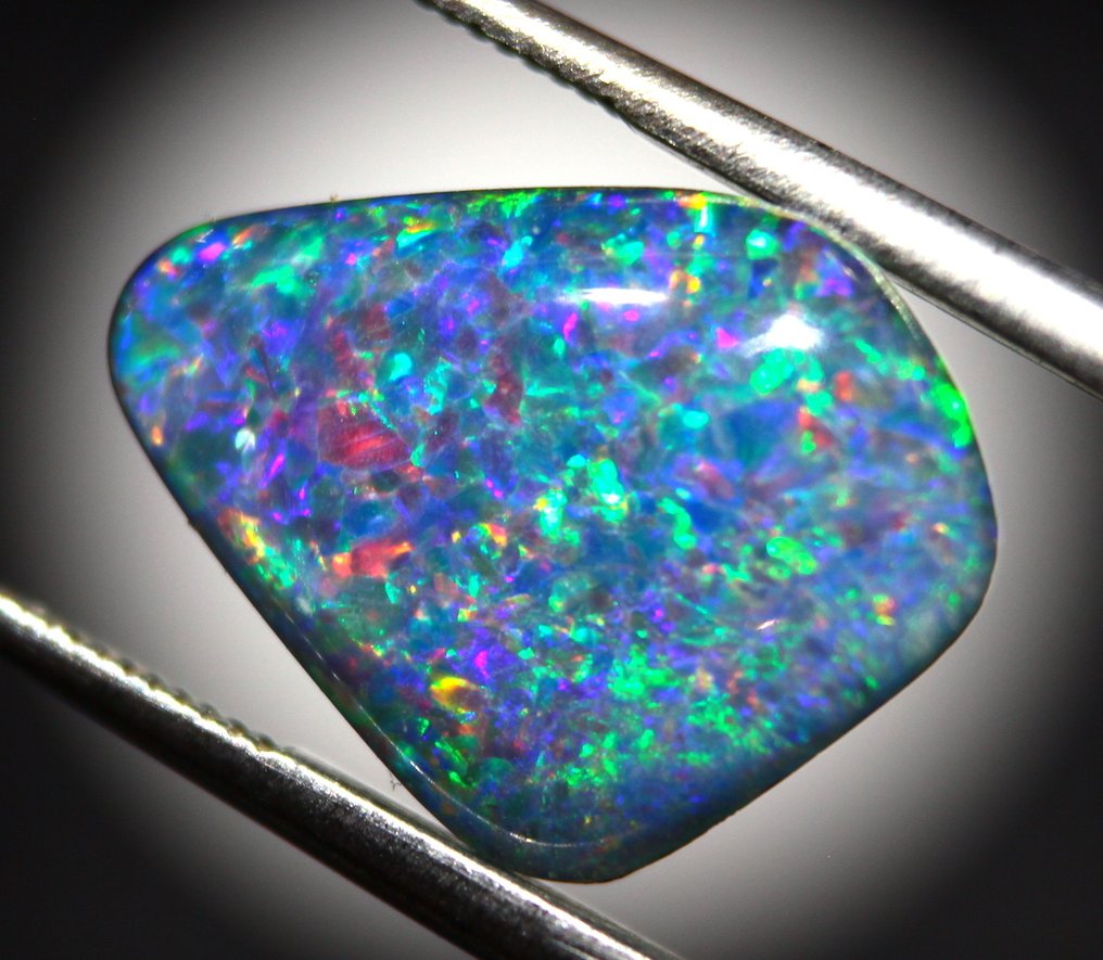 Carate 4.10 Top Fire Australian Triplet Opal Caboșon - Înălțime: 15 mm - Lățime: 11 mm- 0.82 g #1.0