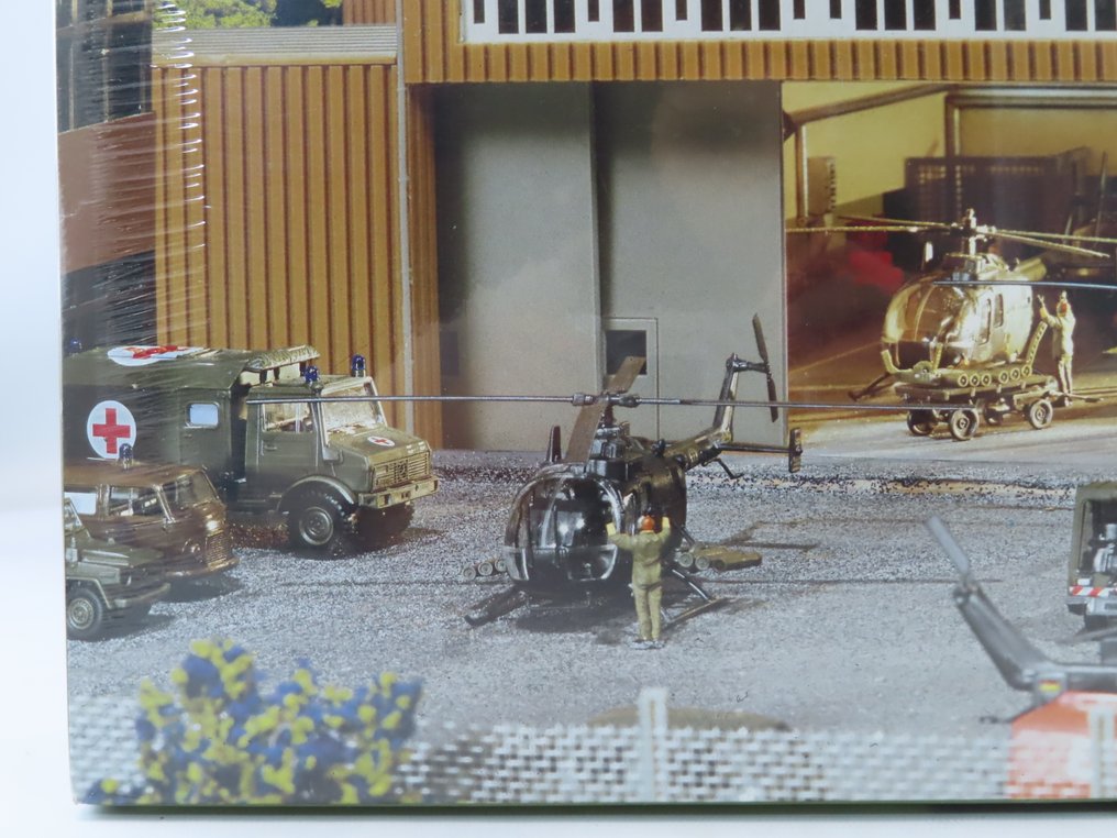 Faller H0 - 144048 - Kituri de construit machete tren (1) - Set de construcție pentru un hangar de elicoptere #3.2