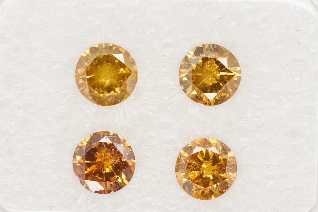 Senza prezzo di riserva - 4 pcs Diamante  (Con trattamento colore)  - 1.14 ct - Rotondo - I2, I3 - Gem Report Antwerp (GRA) #1.0