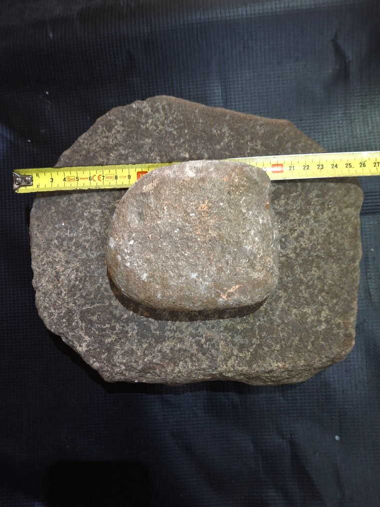 青铜器时代 鞍形磨石和摩擦石  (没有保留价) #4.3