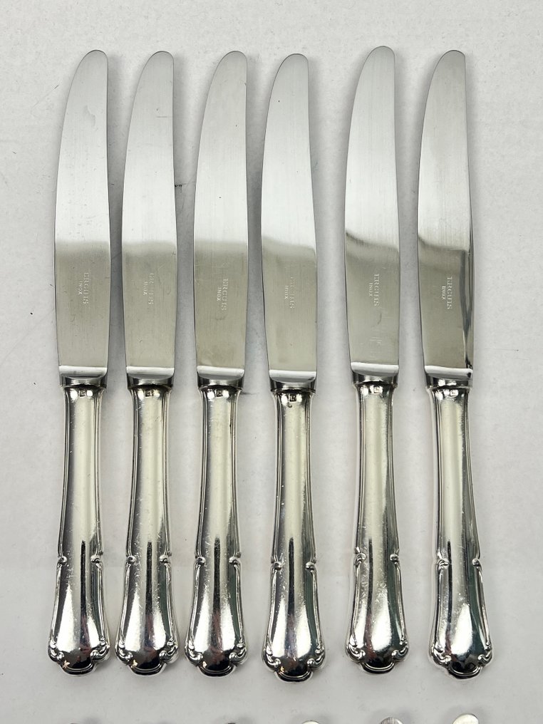 Orfèvrerie Ercuis - Ensemble de couteaux de table (24) - Filet classique Chippendale - Plaqué(e) argent - 12 entremets, 12 couteaux de table. #4.3