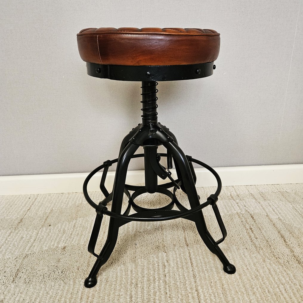 Krakk - Høydejusterbar dreibenk - Lær, Jern #1.0