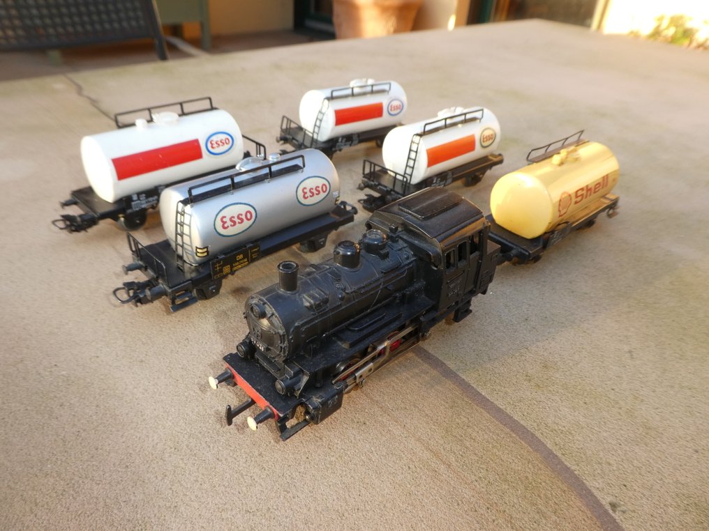 Märklin H0 - 3000/4501/4502 - Set de trenes (6) - Tren de vagones cisterna pequeños, locomotora tender BR 89 con 5 vagones cisterna - DB #1.0