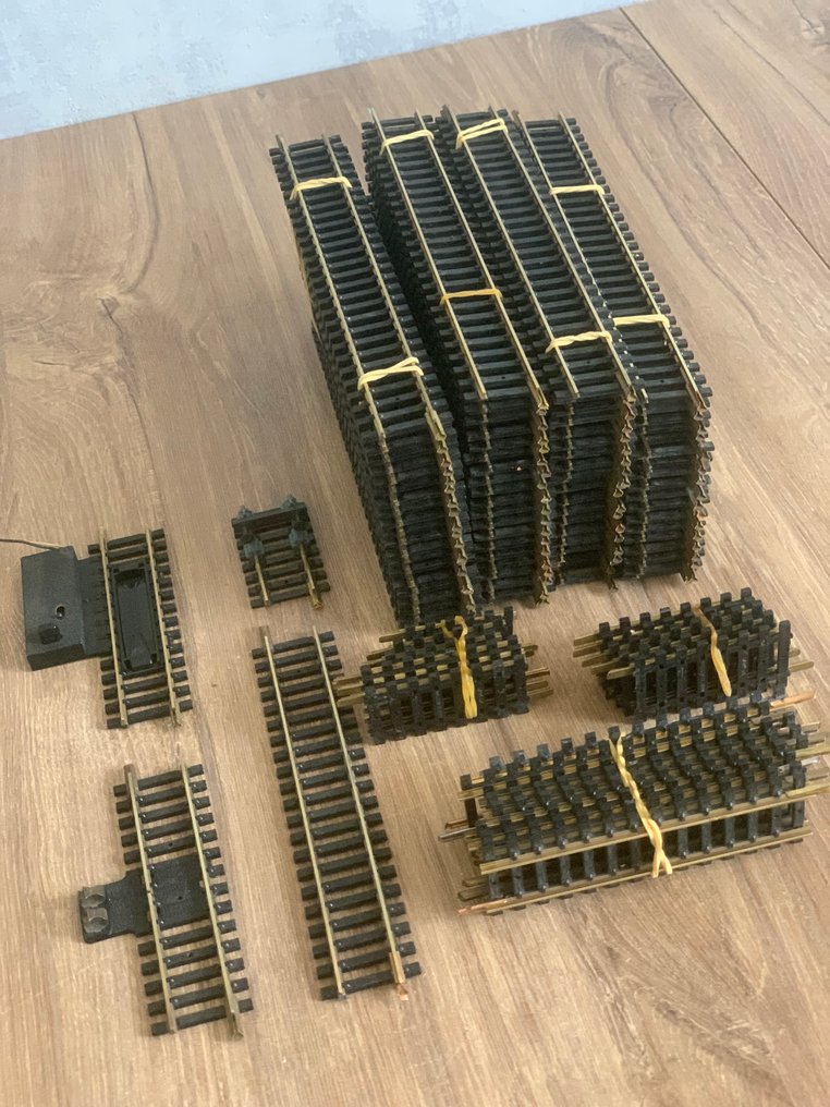 Fleischmann H0 - Tory kolejowe (modelarstwo) (80) - Bez resztek farby lub kleju, a wszystkie śruby są obecne. - DB #1.0