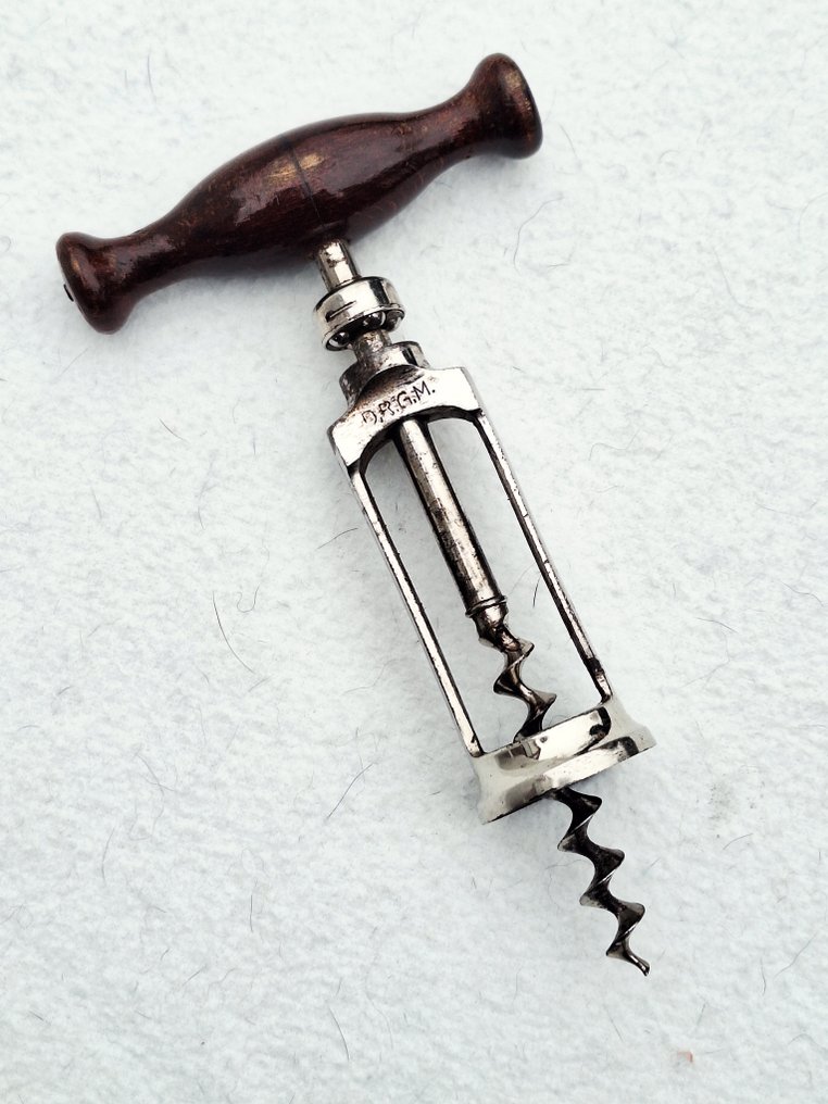 Sacacorchos - Metal y madera - registro #1.0