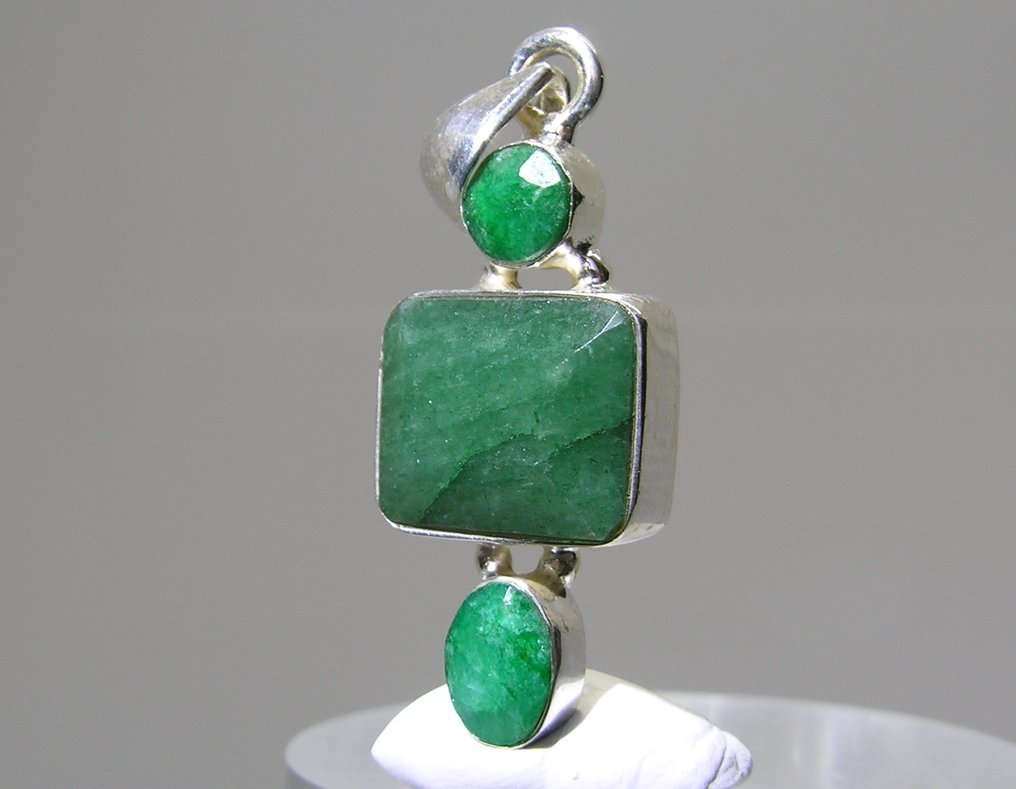 Emerald Pendant - Height: 38 mm - Width: 13.4 mm- 4.26 g - (1) #2.1