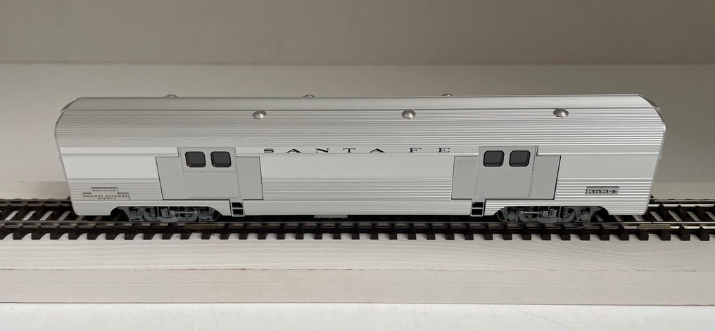 Märklin H0 - Uit Set 29848 . - Model train (2) - STREAMLINER, Baggage / Sleeper. 2002. - Santa Fe #3.2