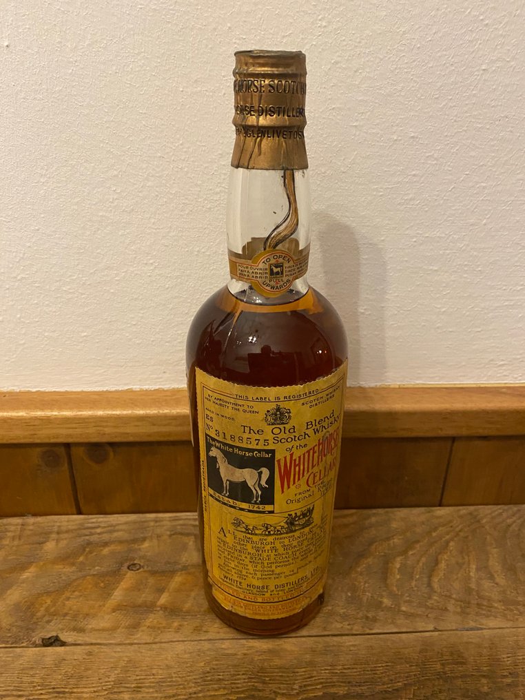 White Horse Spring Cap  - b. 1960s - 75.7cl #1.0