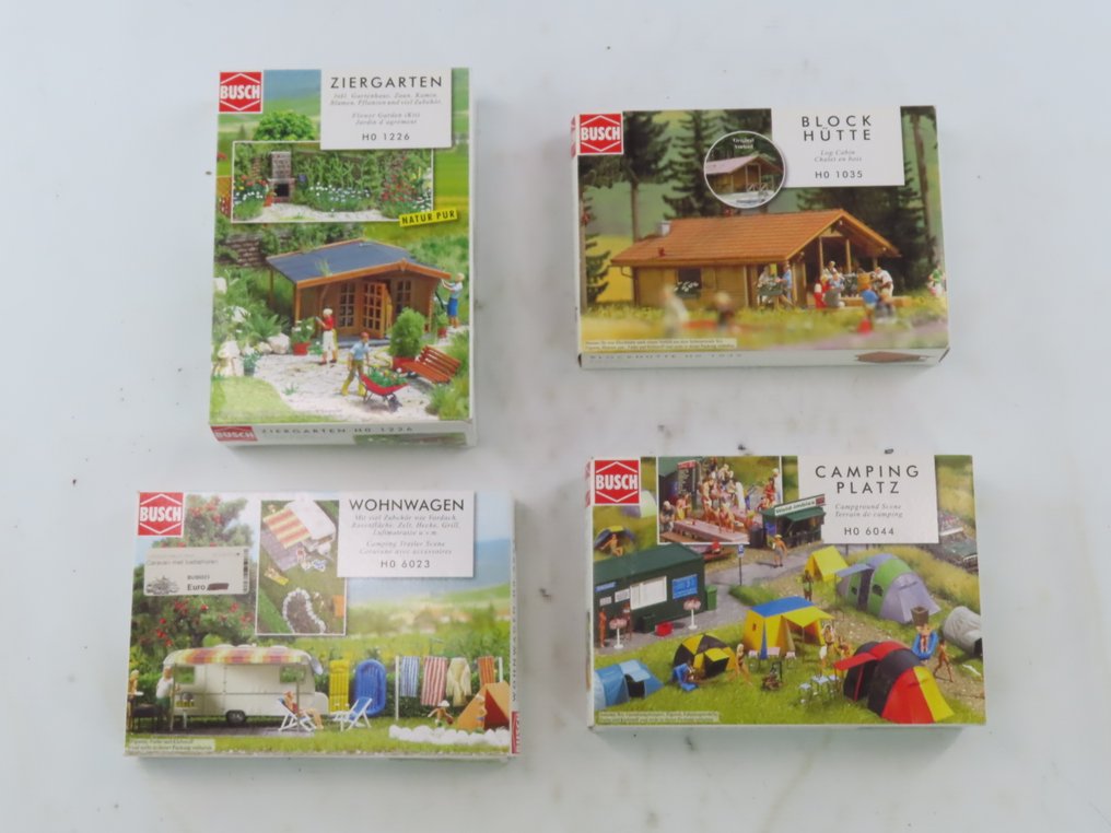 Busch H0 - 1035/1226/6023/6044 - Model train building kits (4) - Four building sets of holiday houses, camping site, and caravan. #1.0