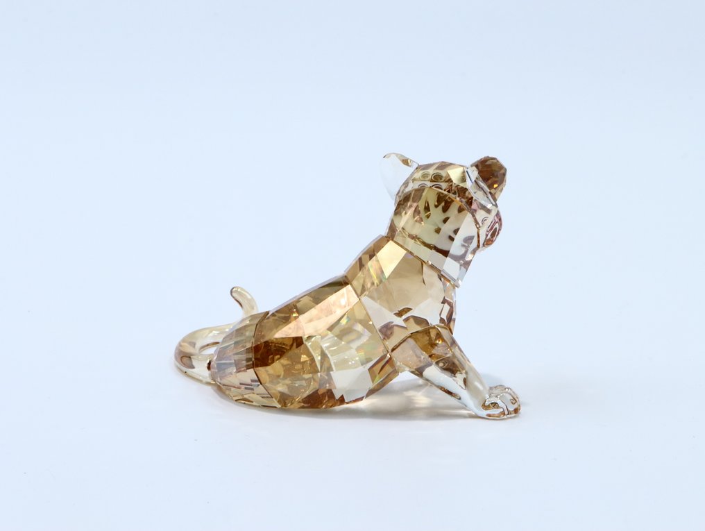 Figure - Swarovski - Tijgerjong Zittend (Boxed + certificate) - Crystal #3.2