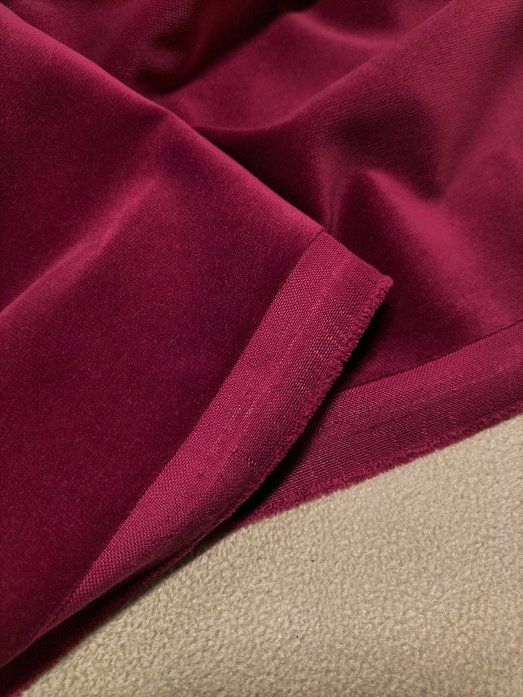 Lucente velluto color borgogna by Enzo degli Angiuoni - Polstringsstoff (2)  - 355 cm - 140 cm - mest makaber og av klasse #1.0