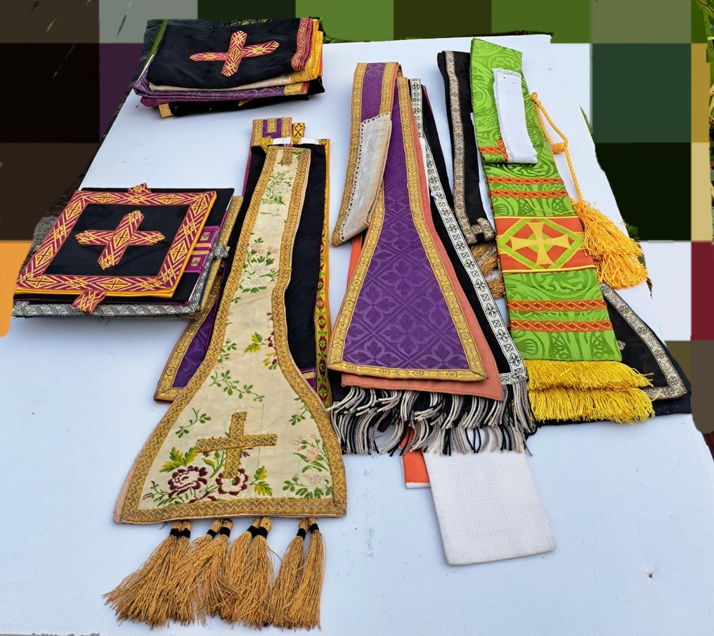 Set of 22 religious accessories (22) - Silk - 1900-1910 #1.0