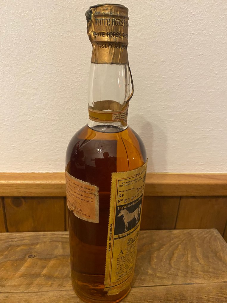 White Horse Spring Cap  - b. 1960s - 75.7cl #2.1