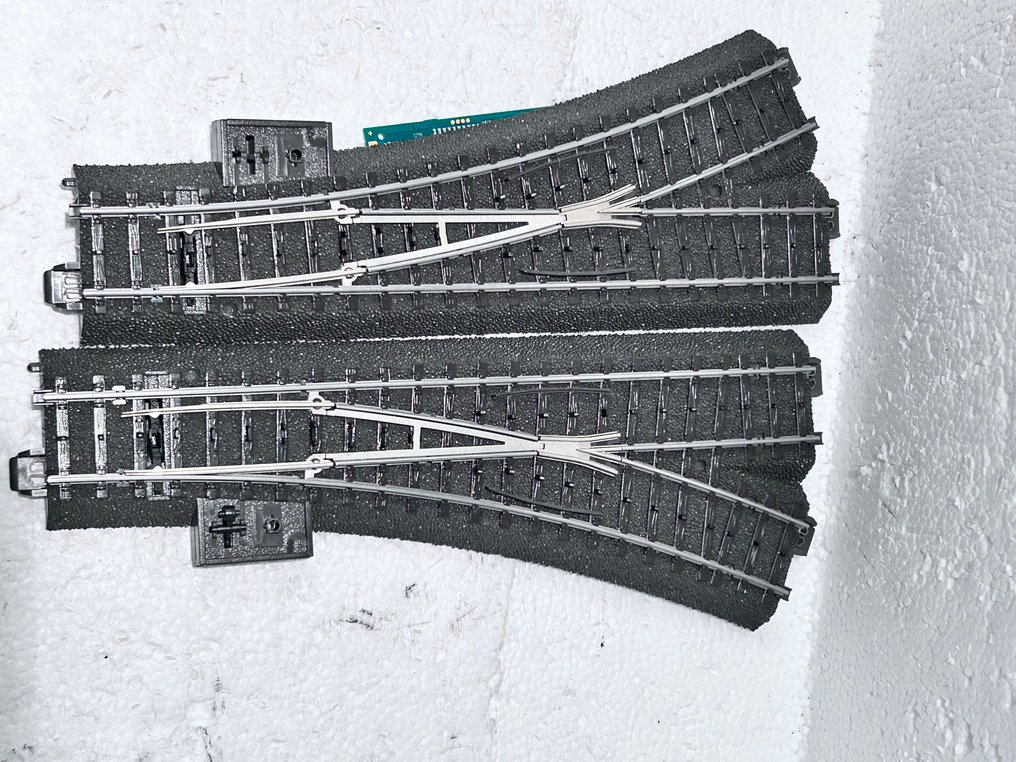 Märklin H0 - 24611/24612/74461/74491 - Modellbahngleise (2) - 2x digitale Weichen C-Rail #3.2