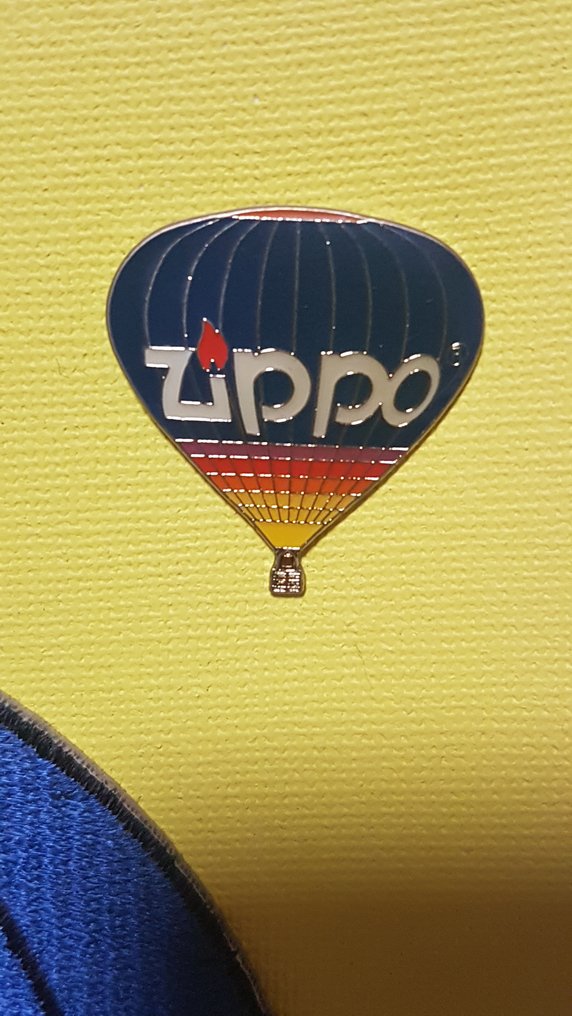 Zippo - Original Zippo Rarität Bob Marley mit Zippo Ballon auf Leinwand - No reserve price - Lighter - Chrome -  (2) #3.2