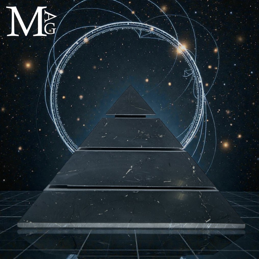 Shungite – L'énergie primordiale du carbone ancien dans le pyramide en monolithe de carbone ancien - Hauteur : 135 mm - Largeur : 205 mm- 4909 g #4.3