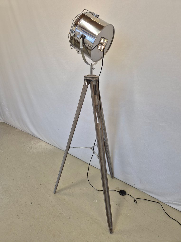 Kolmijalkainen jalkalamppu - Puu, Teräs, Kromi - Stoer Design #4.3