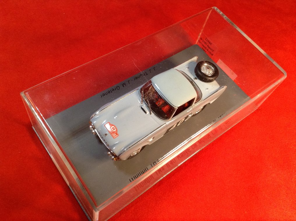 Spark 1:43 - Modell racerbil - ref. #S0512 Triumph TR4 Coupé Hard-top 46° 2° in class Rally Montecarlo 1963 #40 Thuner/Gretener - utmärkt kvalitet - begränsad upplaga - svår att hitta idag #1.0