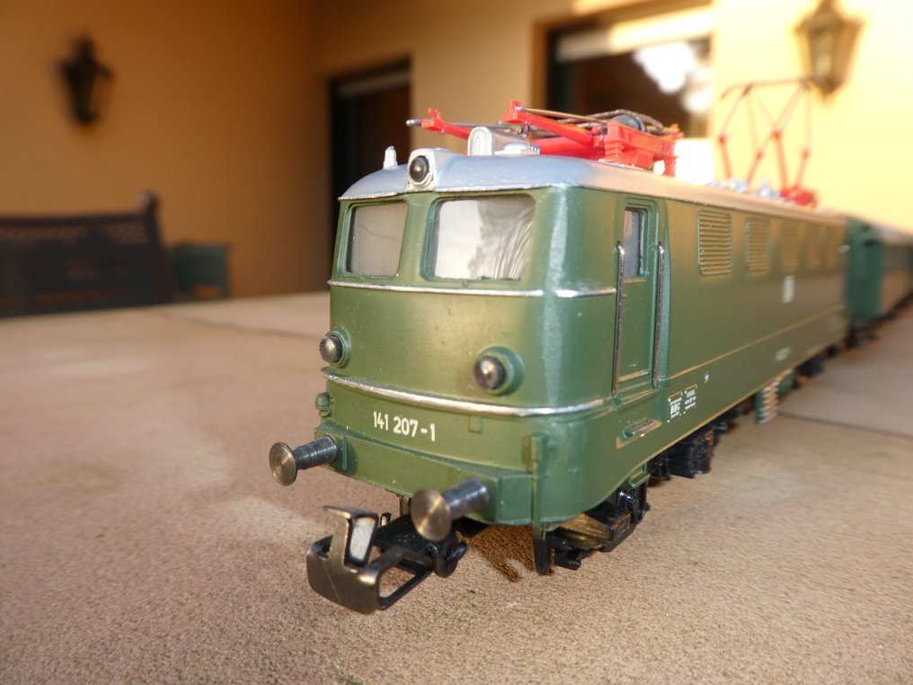 Märklin, Primex H0 - 3033/4079/4080 - Treinset (4) - Lokaalpersonenvervoer, elektrolocomotief BR 141 met 3 omgebouwde wagons. - DB #2.1
