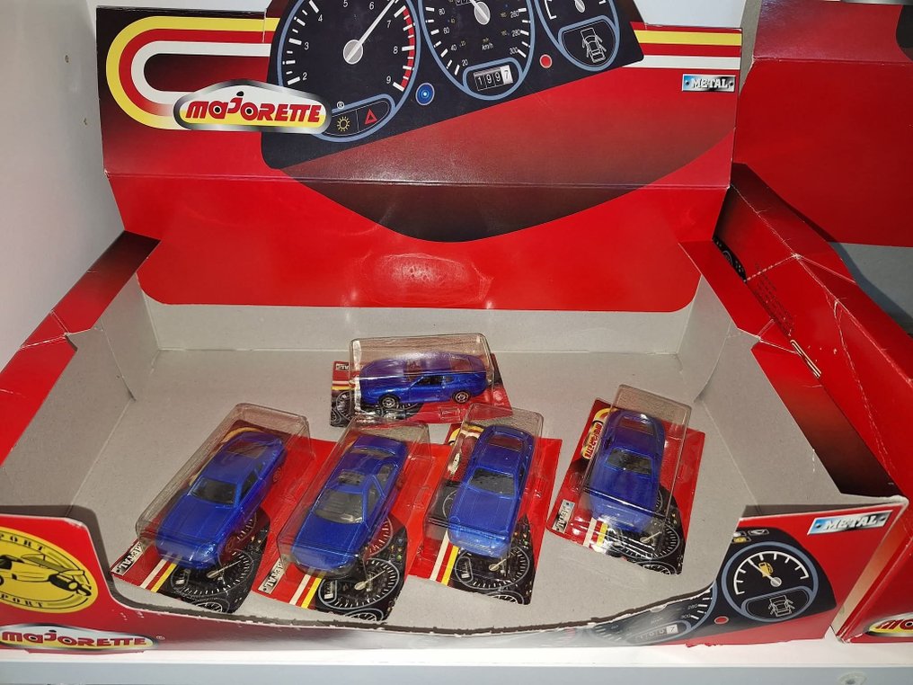 Majorette 1:64 - Modell kis városi autó (9) - Veicoli giocattolo Majorette in blister #1.0