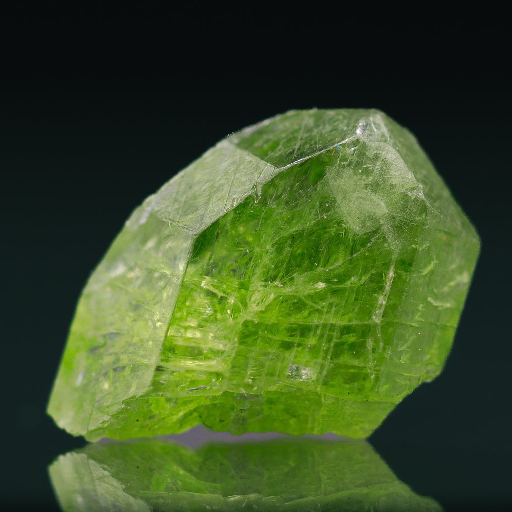 标本，电绿色铬辉石 12.50 克拉 • 博物馆级 - 高度: 19 mm - 宽度: 15 mm- 2.5 g - (1) #4.3