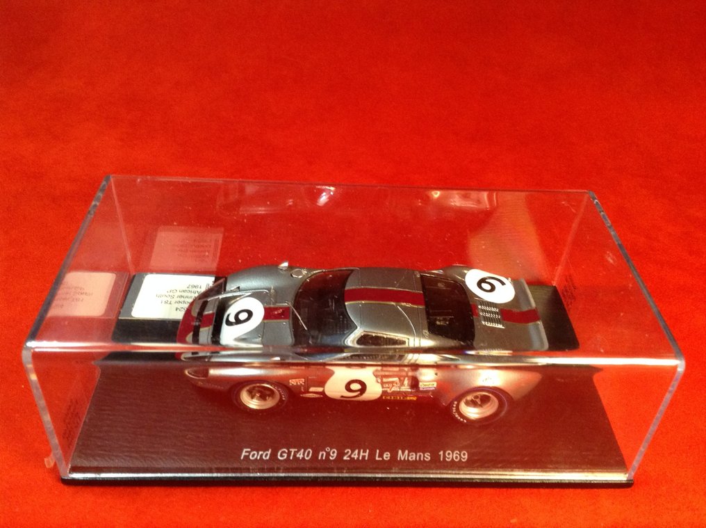 Spark 1:43 - Modell racerbil - ref. #S3524 Ford GT40 Sport chassis #1009a Alan Mann Racing Le Mans 1969 #9 Gardner/Guthrie - utmerket kvalitet - begrenset utgave - svært vanskelig å finne i dag #1.0