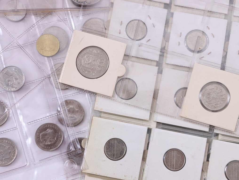 Wereld. Uitzoekpartij op bladen (3.68 kilo) (Zonder minimumprijs) #3.2