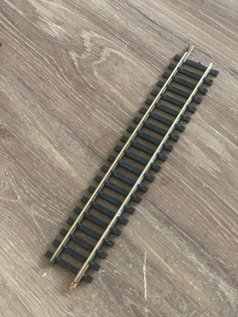 Fleischmann H0 - Tory kolejowe (modelarstwo) (80) - Bez resztek farby lub kleju, a wszystkie śruby są obecne. - DB #2.1