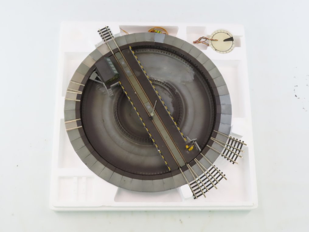 Fleischmann H0 - 6052 - Spår för modelltåg (1) - Elektrisk roterande skiva med 6 ingångar/utgångar, kan även användas för växelström. #1.0