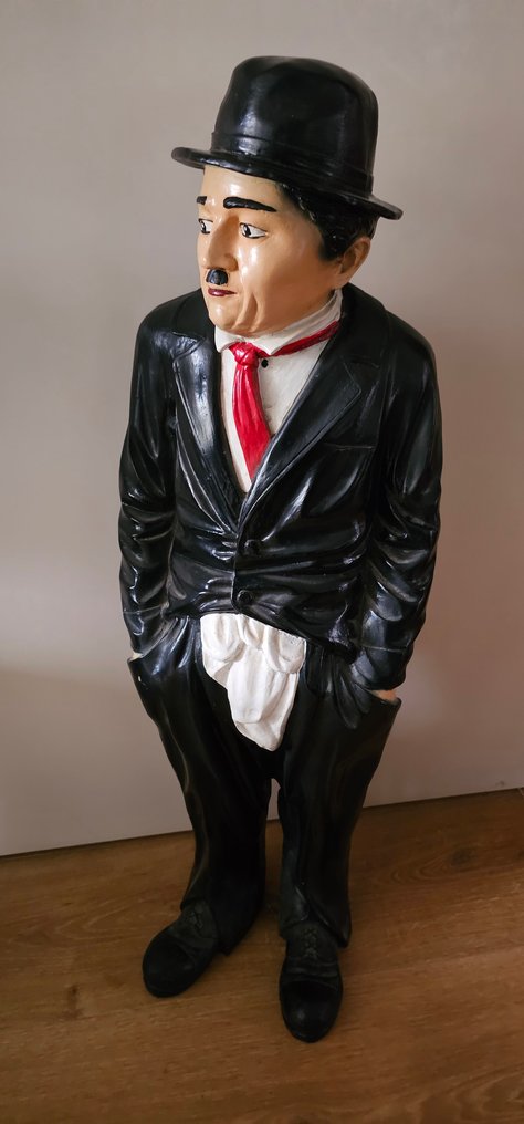 Sculpture, Charlie chaplin zwerver - 95 cm - Resin #1.0
