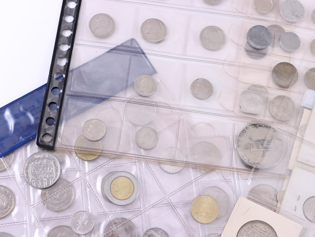 Wereld. Uitzoekpartij op bladen (3.68 kilo) (Zonder minimumprijs) #2.1