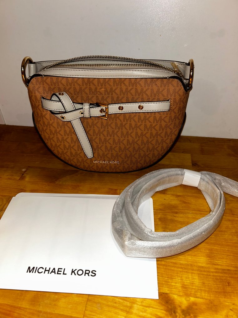 Michael Kors - Emilia medium half moon shoulder bag - Geantă de umăr #1.0
