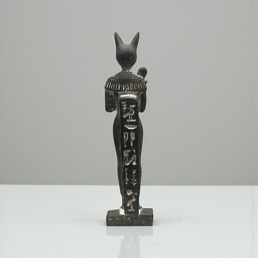 Replica of ancient Egyptian Goddess Bastet Cat Headed Statue Holding Sistrum  (No reserve price) #3.2