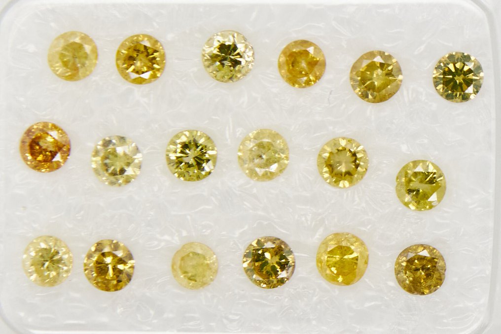沒有保留價 - 18 pcs 鑽石  (經顏色處理)  - 0.93 ct - 圓形 - I1, I2, I3 - Gem Report Antwerp (GRA) #1.0