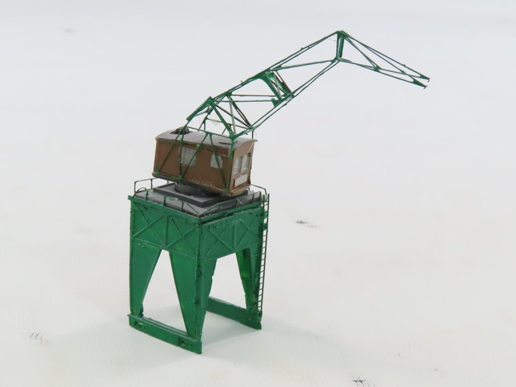 Resin H0 - Model train building kits (3) - Two ships, including a European freighter Spits and a gantry crane. #3.2