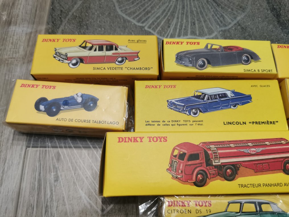 Dinky Toys, Atlas, Mattel - Modellino di auto (11) - Collection Of Boxed Re-Issue Models, Various Examples #1.0