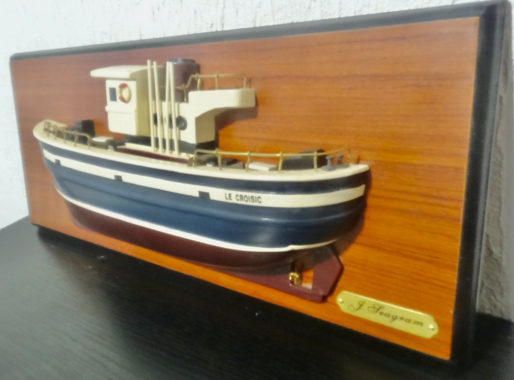 Half hull ship model - le Croisic - Class J #4.3