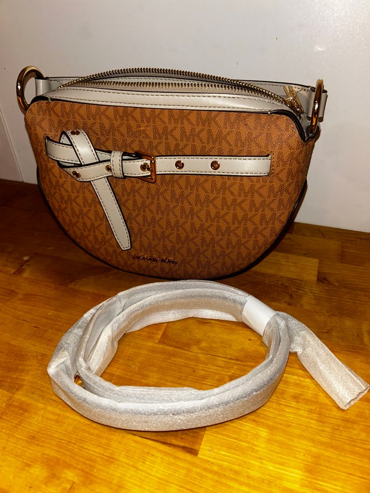 Michael Kors - Emilia medium half moon shoulder bag - Geantă de umăr #1.0