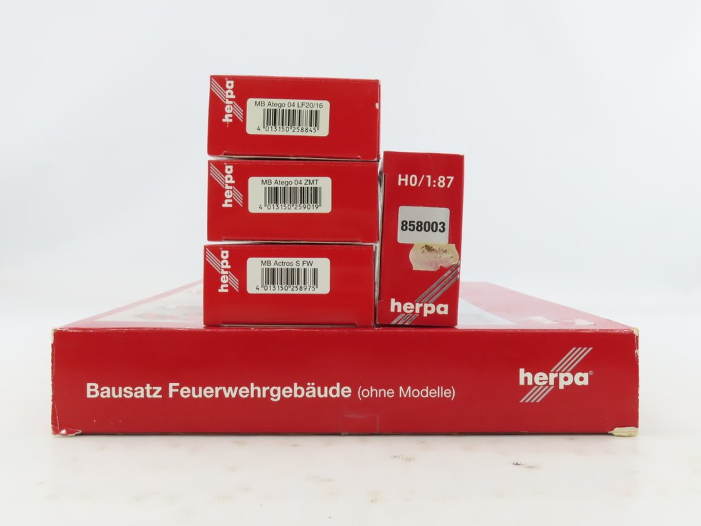 Herpa 1:87 - 258845/258975/259019/858003 - Κιτ κατασκευής τρένων μοντελισμού (5) - Πυροσβεστικό κτήριο με 4 πυροσβεστικά οχήματα. #4.3