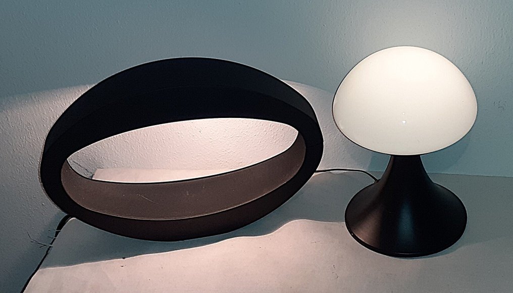 Massive en Reliving - Επιτραπέζιο φωτιστικό (3) - Berio & Mush-Roomlight - Μαύρο επικαλυμμένο αλουμίνιο/μέταλλο και γυαλί - Duo Twist: Μαύρες Ομορφιές #1.0