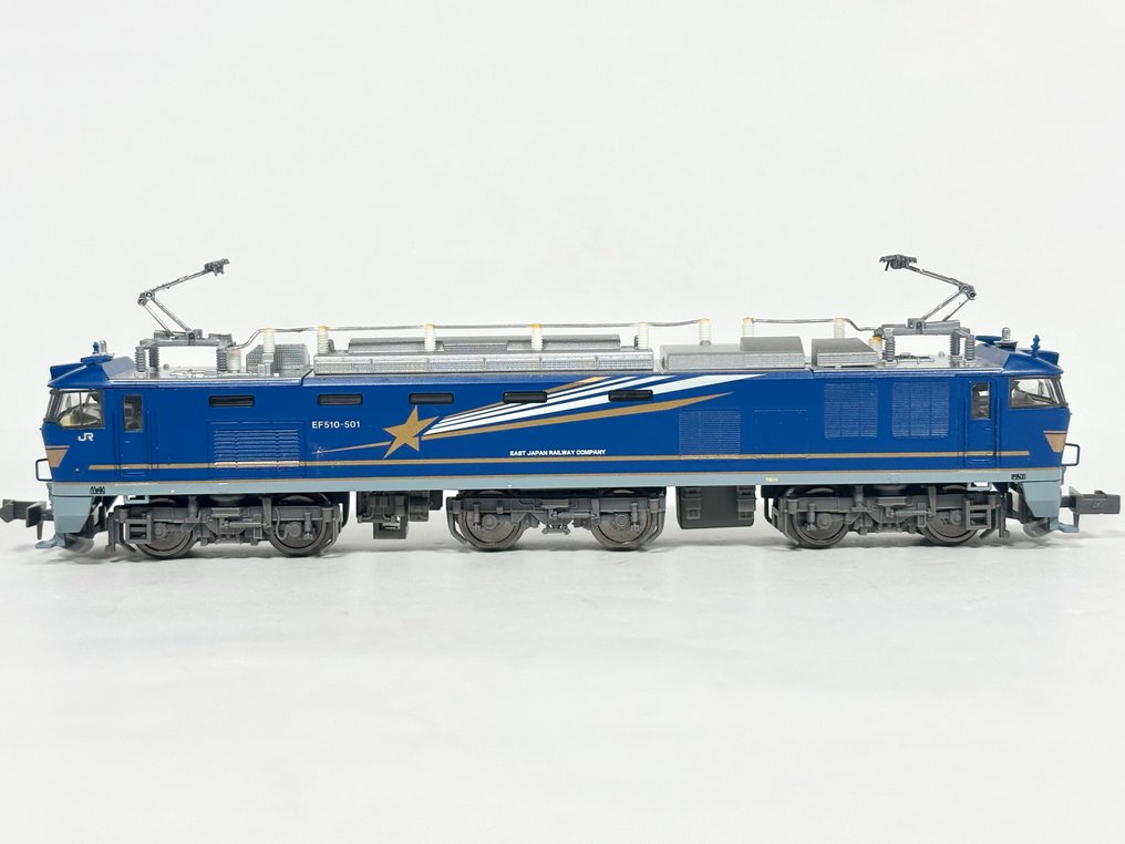 MICROACE N - A1162 - Modelltåg (1) - EF510-501 – Tabata Depot / Blue Train Locomotive (driven) - JR #2.1