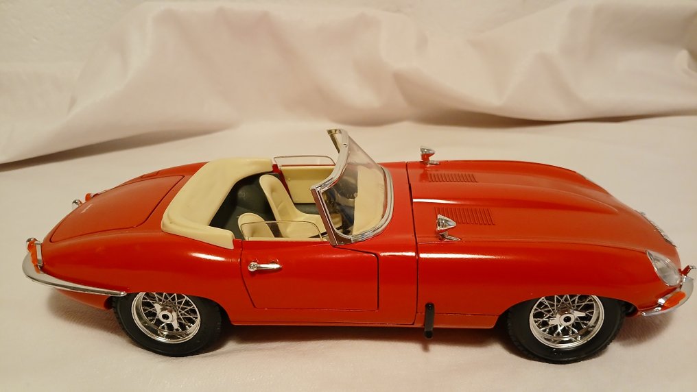 Bburago 1:18 - Modellino di auto  (3) - Jaguar E-Type (1961) & 2x Ferrari F40 (1987) #2.1