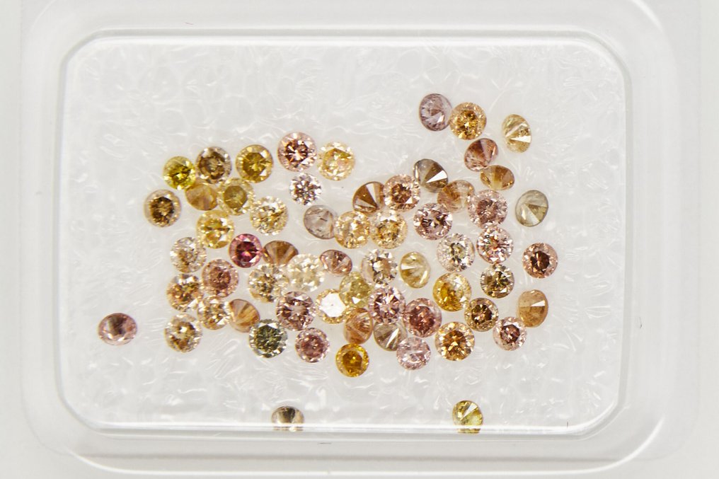 χωρίς τιμή ασφαλείας - 63 pcs Διαμάντι (Επεξεργασμένου χρώματος) - 0.90 ct - Στρογγυλό - VS1, VS2, SI1, SI2, I1, I2, I3 - Gem Report Antwerp (GRA) #2.1