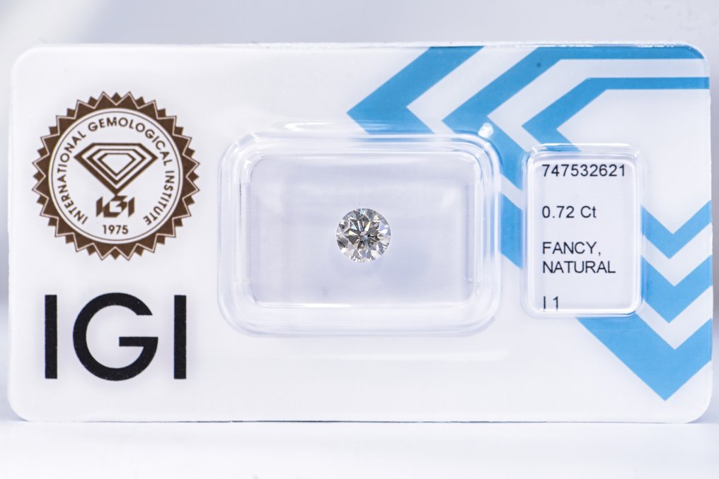 Fără preț de rezervă - 1 pcs Diamant (Colorat natural) - 0.72 ct - Rotund - Fancy verzui, Cenușiu Galben - I1 - IGI (Institutul gemologic internațional) - EX VG VG #1.0